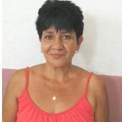 Madre, amiga, hermana, doctora y cubana. Amante de la diversidad y el colorido del mundo.