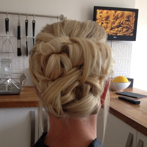 07788 975018 Mobile Teeth Whitening Service To Your Door In The UK! Professional hair stylist&hair extension specialist.