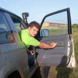 Estudiante de ing. industrial amante del offroad!, persiguiendo retos y sueños,electro house♥