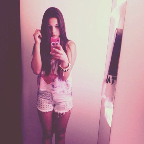 Hi my name is Amanda. I'm a huge fan of Ariana Grande, One Direction and Selena Gomez! #Don't hate, Arianate #Put Your Hearts Up