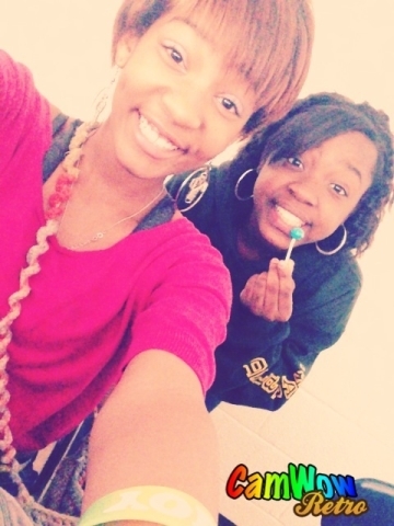 hey my names alexis since your here go ahead ..follow me ? pleaseee (: