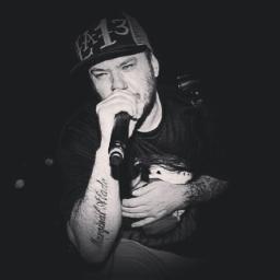 Trechos de músicas e frases de amor e um pouco de comédia.  Fiquem a vontade nos #RT's, se quiser que eu sigo, é só pedir e seguir também!!