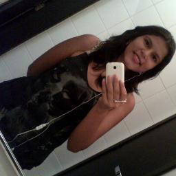 -- amoo a musicaa ella mee entendee muiito mellhoor que qualqueer pessoaa quee viive do meeu ladoo
*-*