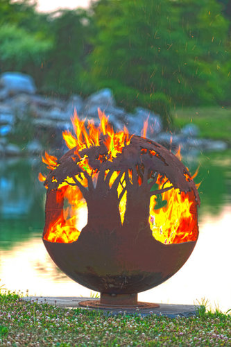 Hello and welcome ! 
This is the officially official twitter for the
Lakes of Fire 2013 Effigy Design and Build Crew.
