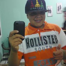 eu : Tenho 14 anos , sou São Paulino ,sou carinhoso , simpático , chato , preguiçoso , quer saber mais ? segue ae ;3
