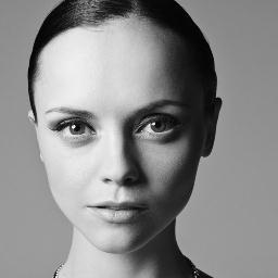 This is for all @ChristinaRicci fans! ♥ ..We love you little girl. [ ENGLISH / SPANISH ]