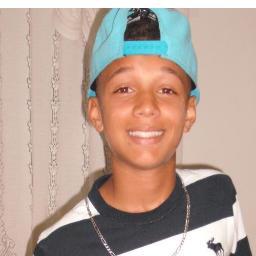 Não cruze os braços diante de uma dificuldade, porque o maior homem do mundo morreu de braços abertos..........