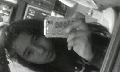 holi! soy directioner,belieber,mahonie,hunter y eso, sigueme y te sigo...follow me I follow back