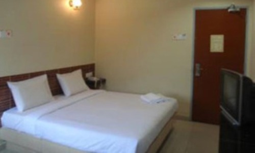 Operating a 24-hour front desk, Mayank Residency is only 1 km from Indira Gandhi International Airport and a convenient 8-minute drive to Ambience Mall.