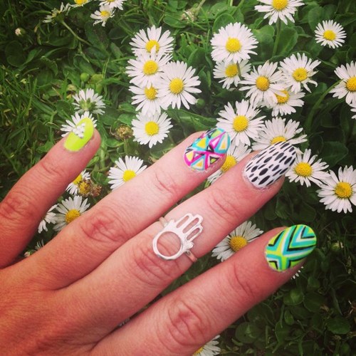 I'm a San Francisco-based nail artist that hosts pop-up events around the Bay Area.  Available for events and private sessions! sfpartynails@gmail.com