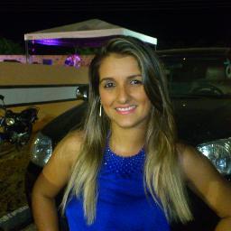 Futura Nutricionista...Se ando em meio à tribulação, tu me refazes a vida; estendes a mão contra a ira dos meus inimigos; a tua destra me salva
Salmos 138:7