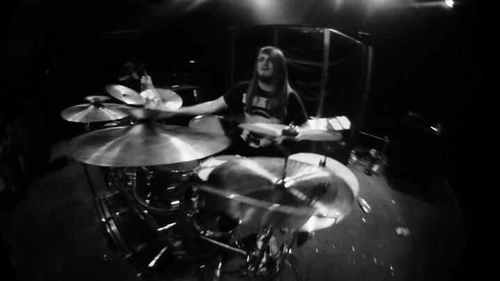I play drums for the local atlanta metal bands: Cardona and Versus. 
i build coils and throw clouds.
#silvercloudcomp
#modmilk