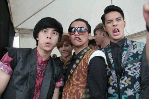 Acc ini dibuat untuk para Bismaniac.. Go follow this acc. Info, fact, games, schedule here. We always support @bismakarisma and we love him :)♥☺♥ ...