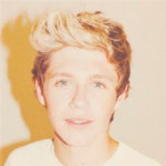 14. One Direction, Cher Lloyd, Little Mix. Lectora:3