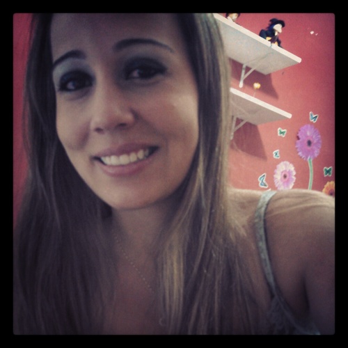 _ISantos_'s profile picture. Alguns vão te odiar, fingem que te amam agora. Então, pelas costas, eles tentam te eliminar. Mas quem Deus abençoa, ninguem amaldiçoa !