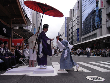 【写真修正・写真加工】　【画像修正・画像加工】 大切な想いの込もったお写真 破れた写真・古い写真・色褪せた写真・記念写真・遺影写真など 一枚しかないお写真をお預かりし、 高解像度スキャニングでデータ化して修復・修正・加工した後、 もう一度プリント写真に再生・復元させていただきます。

品質重視、丁寧　綺麗に！