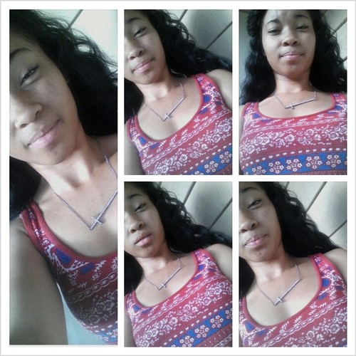 #Team YELLOWBONES #FOLLOW ME &My MF'N Wifey @Dark_Ndd_Lovely &My Redbone Boyfriend(: @AintTellinNoLie &MY BESTFRIEND (: @Bows_Magnums & @_ImThatChicMymy