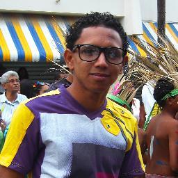 ♥Tu amor me inspira, tu ternura me conmueve y tus besos me enloquecen.♥Ni el chocolate me sabe dulce después de besarte.♥