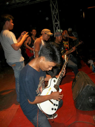 @andreserdadu Vocal || @riandbd gitar 1 ||  @bennydbd gitar 2 || @ecky_frishyaII bassist || @renggawidyatama drummer || Just Info Pin:29D2CE12 No:089637582641