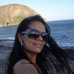 FrancineMoreir3's profile picture. 