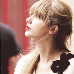 Win a shoutout by following @grammyswift. DM me when done.