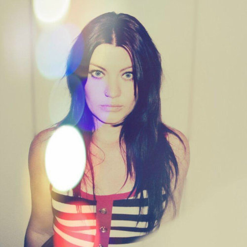 Skye_let's profile picture. 'She's a mess of gorgeous chaos.. And you can see it in her eyes'