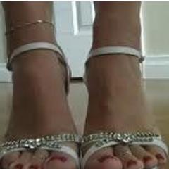 Cutefeet3's profile picture. For those with a foot fetish; I want to know what your fantasies are.