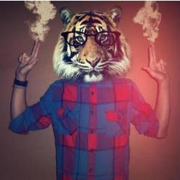 No me interesa ser normal. Lo normal es común y lo común es una mierda. Puedo hacerte el amor textualmente. Seré un patán pero jamás querrás dejarme.