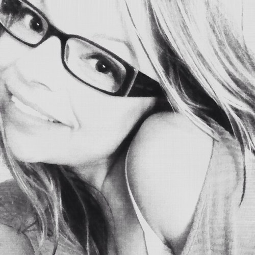 I'm an easily amused & passionately driven optimist, advertising junkie & wine-lover.