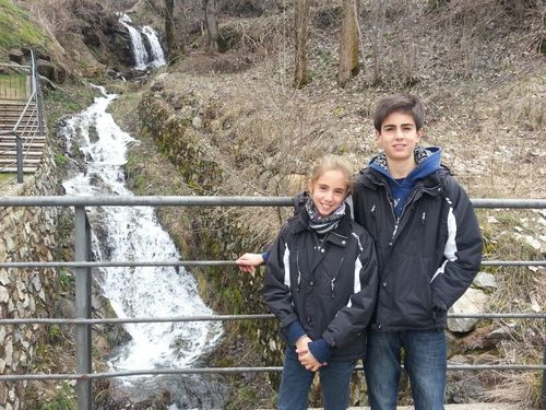 paumas48's profile picture. un niño le dice a otro:- veo que estas saliendo con una,me lo ha dicho un pajarito...- y el otro le dice:- imposible, los pajaros no hablan.