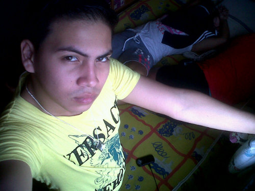 Estudiante..TRabajador, alegre, farrero, super buen dato =D amiguero y Honesto m gusta las cosas de Frente !!!