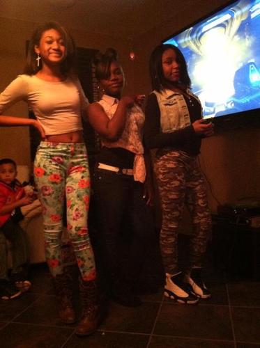 *throw that ahh hold up bitch* FW my follow button  aha keep calm cuz im pretty Bitch follow me on instagram @im_pretty_yall