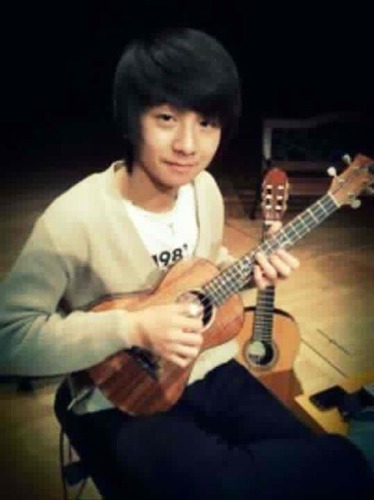 Full name : Dank Ariie
Date of birth :07-04-1997
My hobby :playing the guitar,playing football,
Profession :guitarist,football players,musician