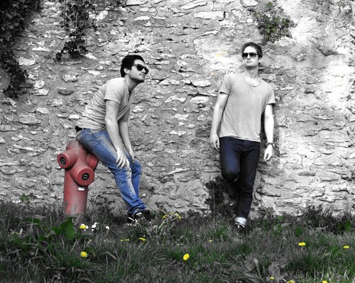 D▲ltoNe, is at first two buddies who want to share with you their tracks and dj sets, which are directly inspired from manufactures' sounds !