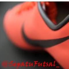 I DON'T SELL STUFFS !!!!! Twitter Komunitas Pencinta , Peminat  dan Kolektor Sepatu Futsal Indonesia juga Futsal Lovers :)