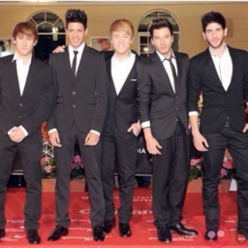 Cuenta de apoyo a @AurynOficial. ¡Su último trabajo, ANTI-HEROES, ya disponible! Facebook: http://t.co/EUkCC3eKd6 Instagram: @SupportAuryn