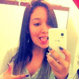 Libriana, 19 anos, Dançar, Comer, Amar, Durmir de Conchiinha, Sorrisos Sinceros, Abraços Apertados e Felicidade para Viver a Vida .. Essência para ser Feliz!