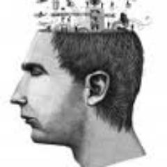 Papa de Francisco y Fiorella, Esposo de Fanny, dizque Ingeniero,Caraqueño,con sed de saber y conocer.