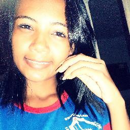 Jesus Cristo ♔                Morena, 19 anos  :D  Ela é uma moça de poses delicadas.   sorrisos discretos e   olhar misterioso. (oito