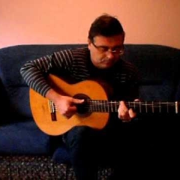 Guitarrista y compositor. Profesor de música.