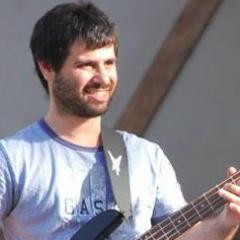 Músico, Guitarrista, Arreglador, Ingeniero en Electronica. Docente.