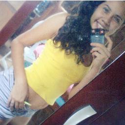 amo estudar adoro fazer novas amizades, adoro sair com as amigas, sou estrovestidar me indentifico com todos estilos de musicas *_*