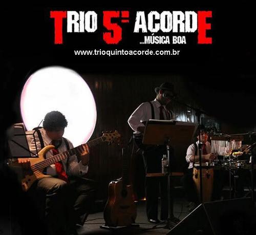 O trio Quinto Acorde há mais de 2 anos vem trabalhando para trazer o melhor da música para a região.