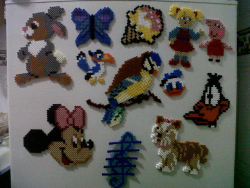 Creamos figuras de Hama a buen precio, por menos de 3,5 € podéis llevaros la figura que deseéis. Convertibles en imanes, broches... lo que querais