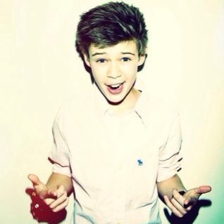Hey i'm Benjamin, whassup! I'm French & Danish. Feel free to follow me. I might follow back! Instagram: benjaminlasnier_bestfan