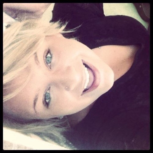 Dani_ForTheWin's profile picture. Worst House-Wifey Ever.