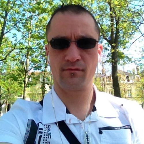 metacritik's profile picture. La vie est belle le monde est beau le soleil brille la musique À mort J'adore le son