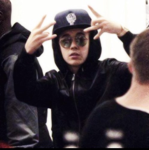 aintbiebur's profile picture. 