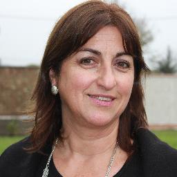 Asistente social con 34 años de experiencia en Municipalidad,con vocación de servicio público.Comprometida con #Coronel. Madre de 2 hijos y 3 lindos nietos.