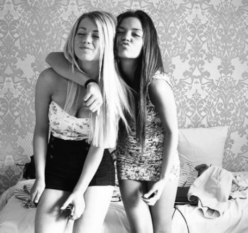 brunetteblonde3's profile picture. two best friends talking about food, guys and our problems in the world. we follow back